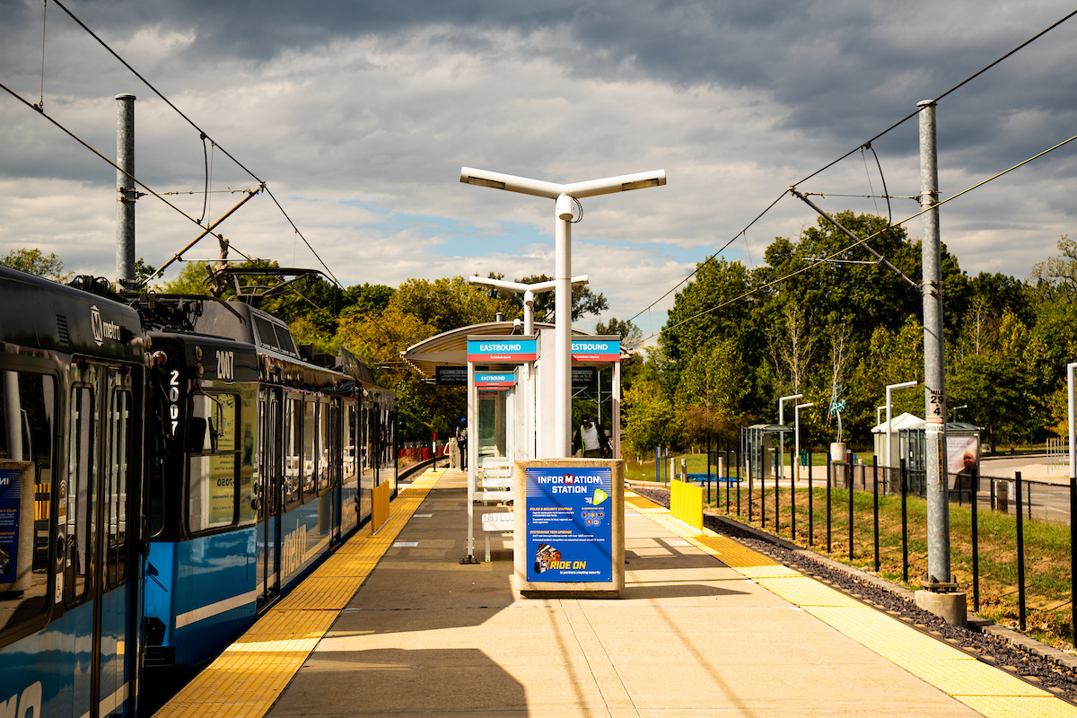 A train stops at Swansea Station.